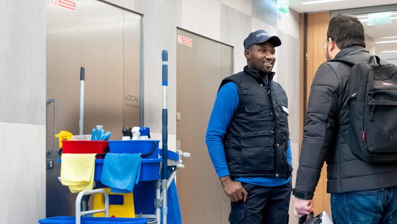 des prestations de nettoyage adaptées aux demandes de nos clients dans les halls d'immeuble en Ile de France