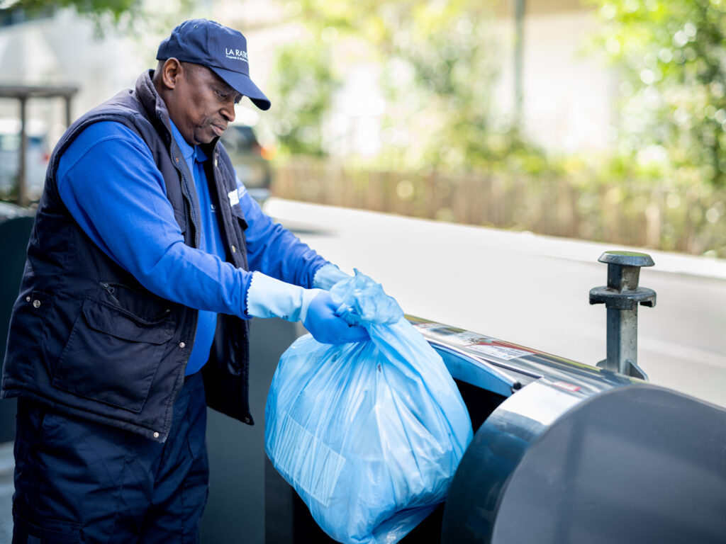 Les agents La Rationnelle sont formés pour effectuer la gestion des déchets lors des prestation et respecter les règles de tri de votre commune en Ile de France