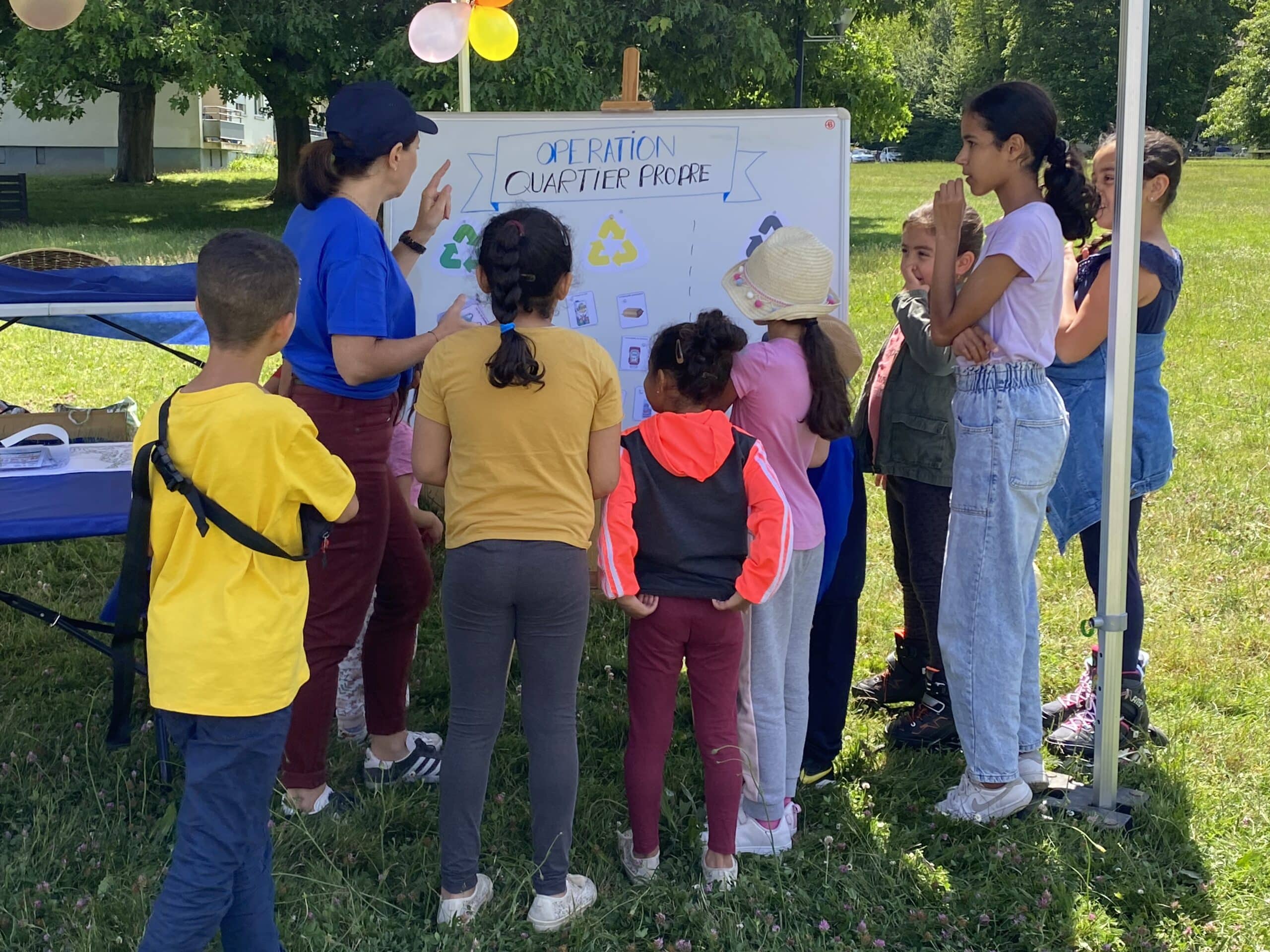 Nous animons des opérations de sensibilisation des enfants à la gestion des déchets