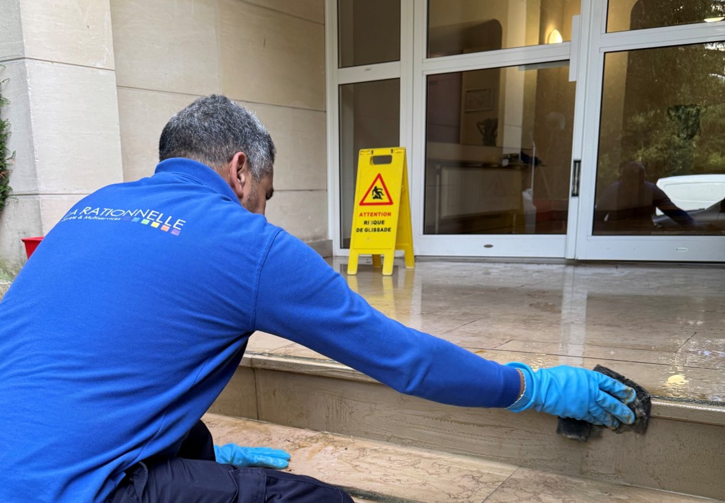 nettoyage perrons et escaliers extérieurs en profondeur