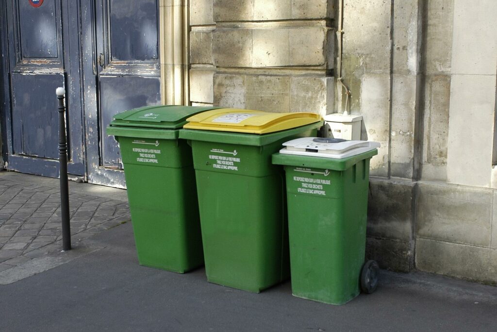 entrée et sortie des conteneurs poubelle à Paris